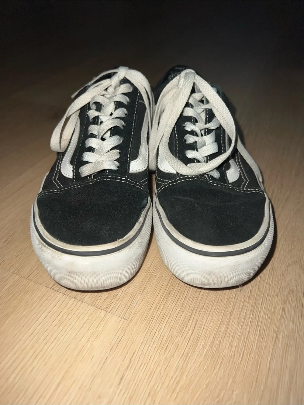 Women’s Vans Black and White Low-Top Skate Sneakers Platform